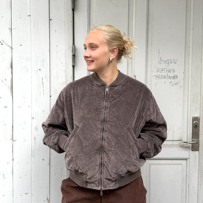 Crossley bomberjacket i en fin grå/brun farve