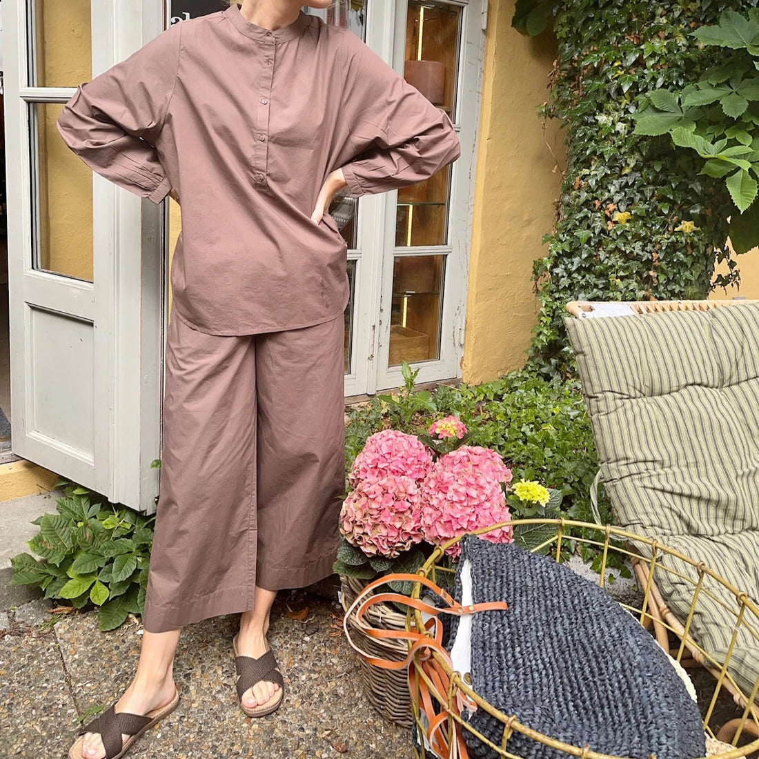 Madrid langærmet skjorte fra FRAU i brun øko bomuld