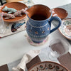 Rumænsk Keramik Kande #1. Den er blå glasseret med en brun glassering indeni 