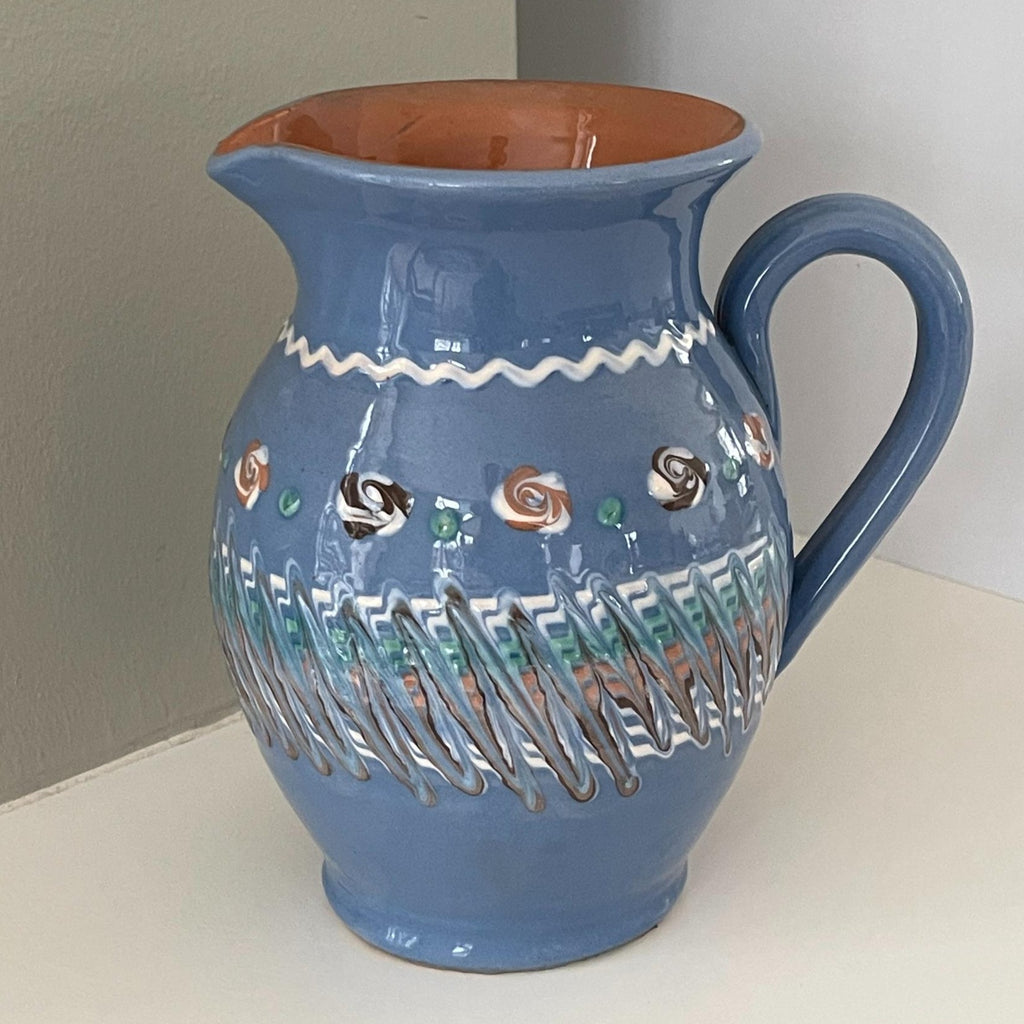 Rumænsk Keramik Kande #1. Den er blå glasseret med en brun glassering indeni 