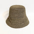 Sommerhat flettet i raffia i et naturligt materiale. 