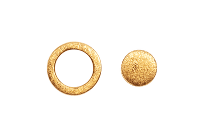 Ørestik/ørering fra LULU CPH i guld som er formet som en 2 cirkler