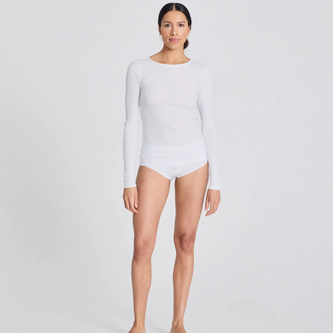 Lise er en langærmet basisbluse fra Gai+Lisva i hvid med ribmønster