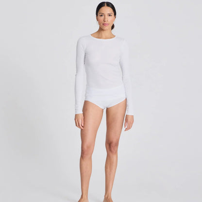 Lise er en langærmet basisbluse fra Gai+Lisva i hvid med ribmønster