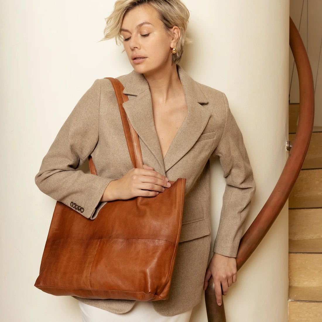 Marlo, Stor Urban Skuldertaske - Walnut