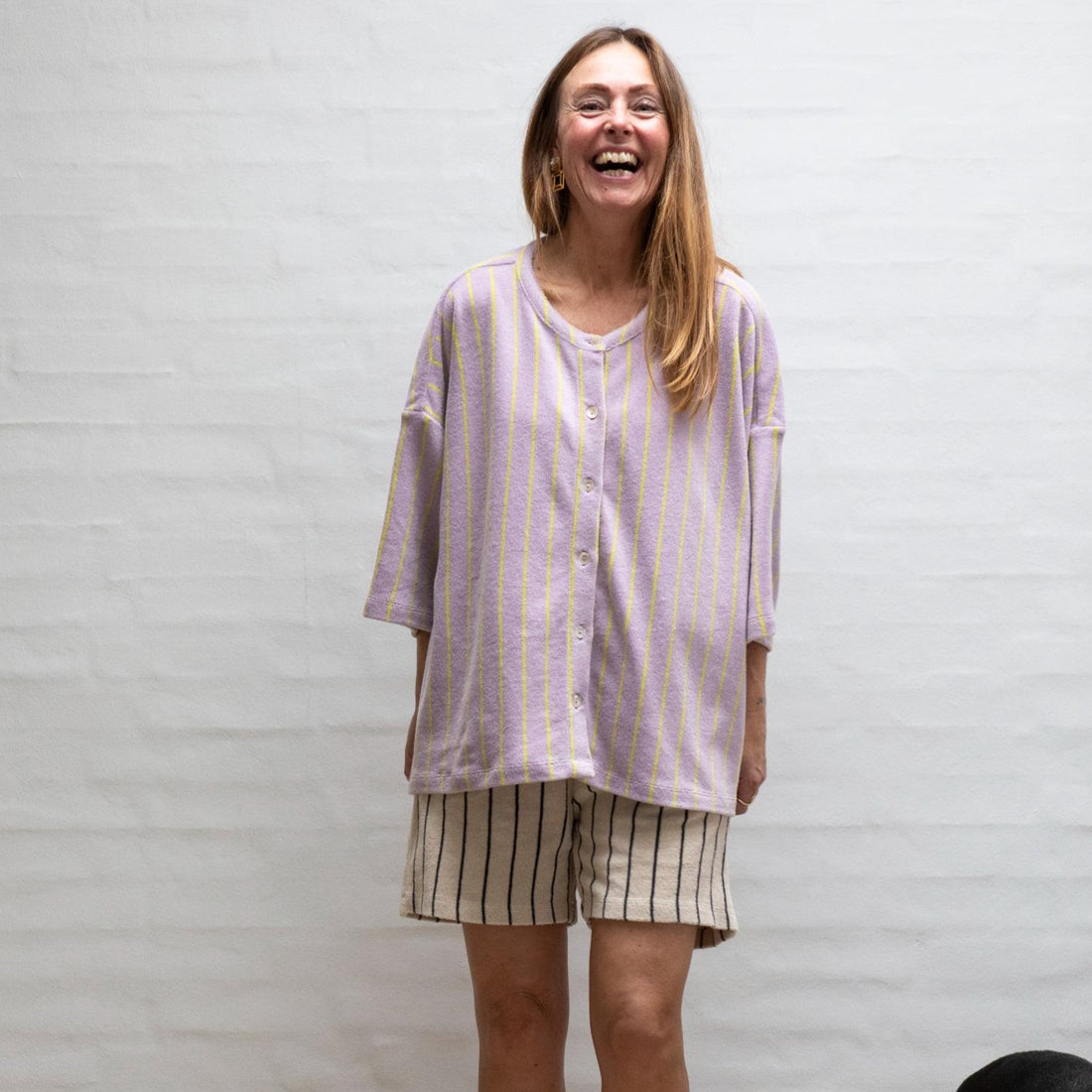 Lilla frotte skjorte fra Bongusta med gule striber