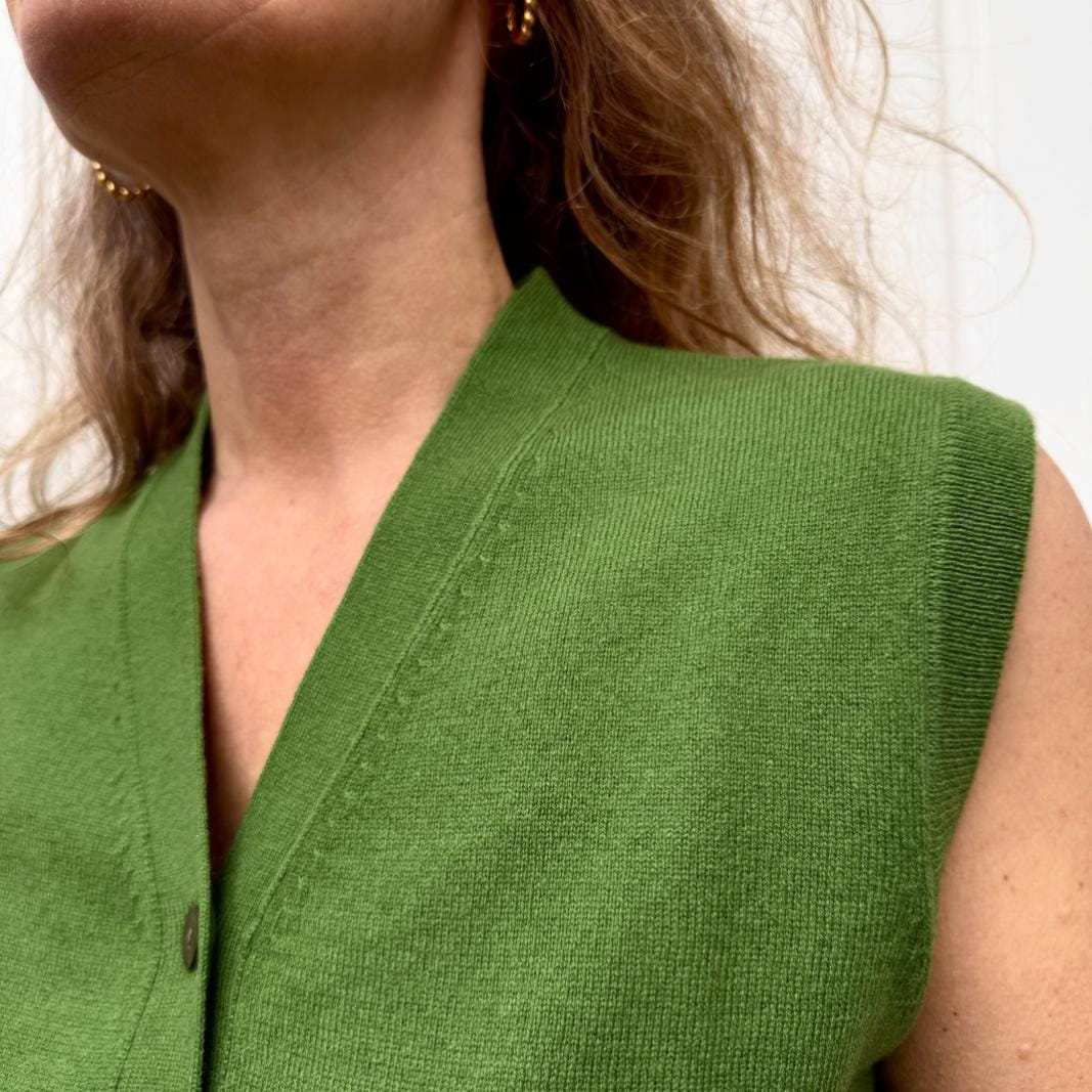 Smuk vest i merino og kashmir fra note Anecdote. 