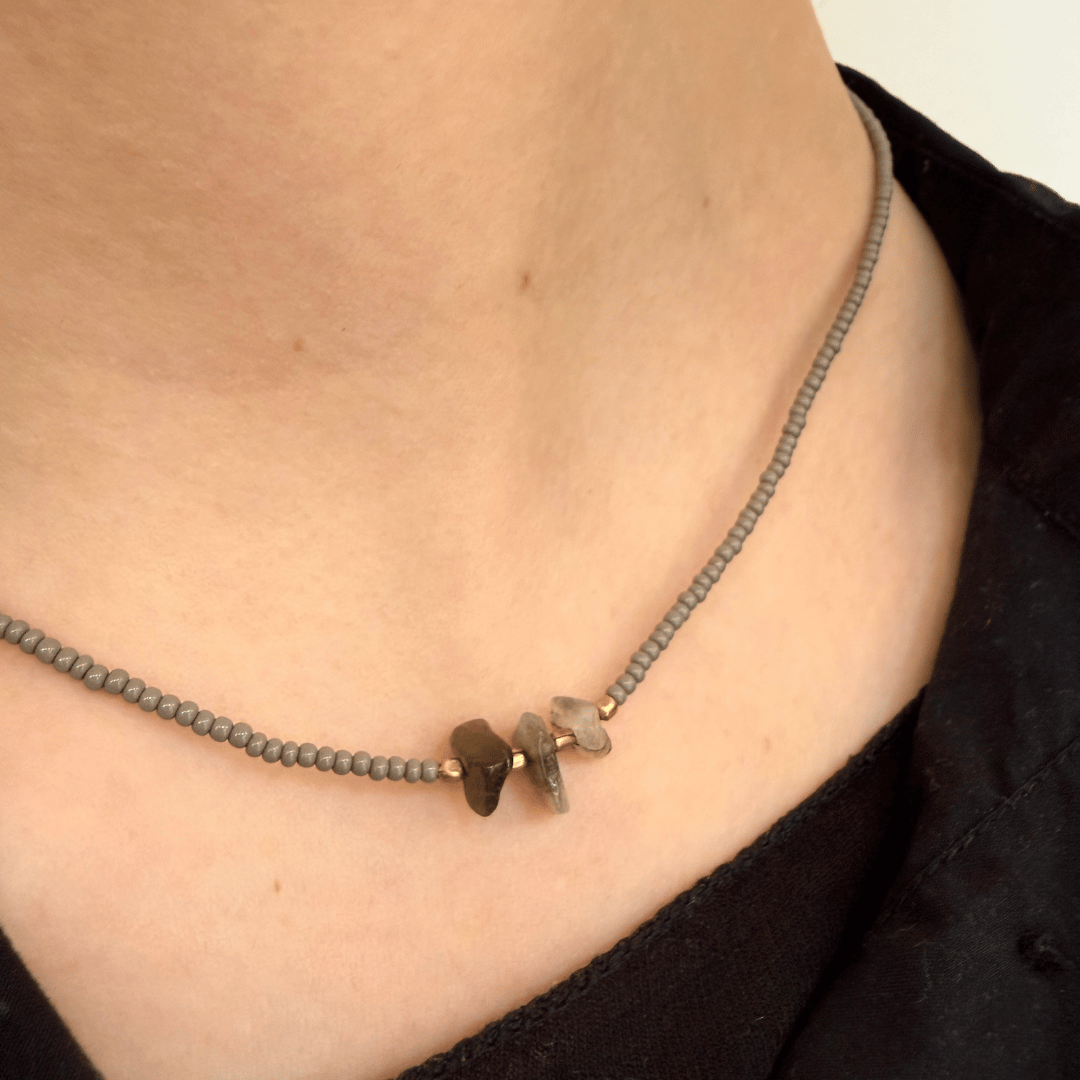NURI Perlehalskæde m. Labradorite - Antracite