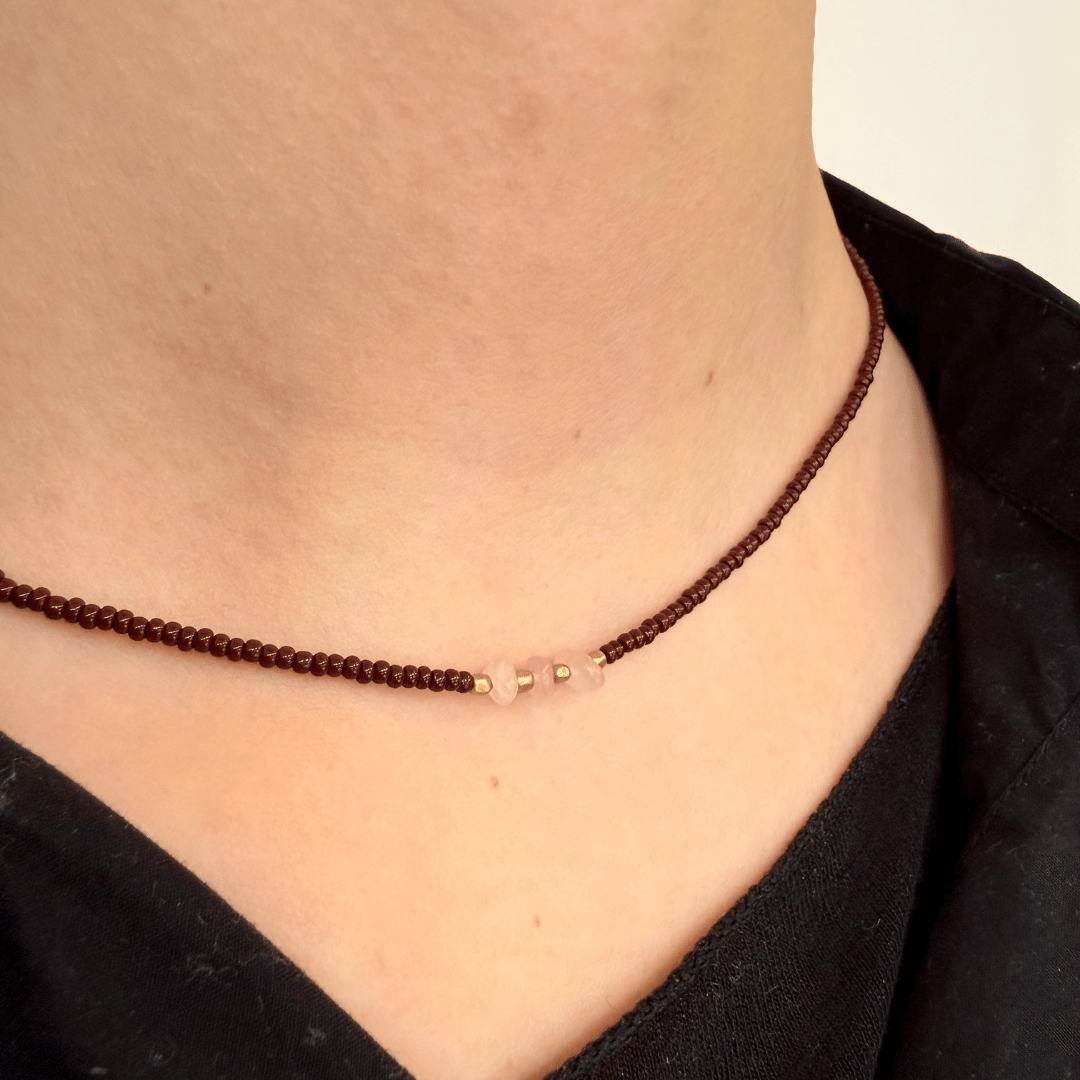 NURI Perlehalskæde m. Rosa Quartz - Maroon