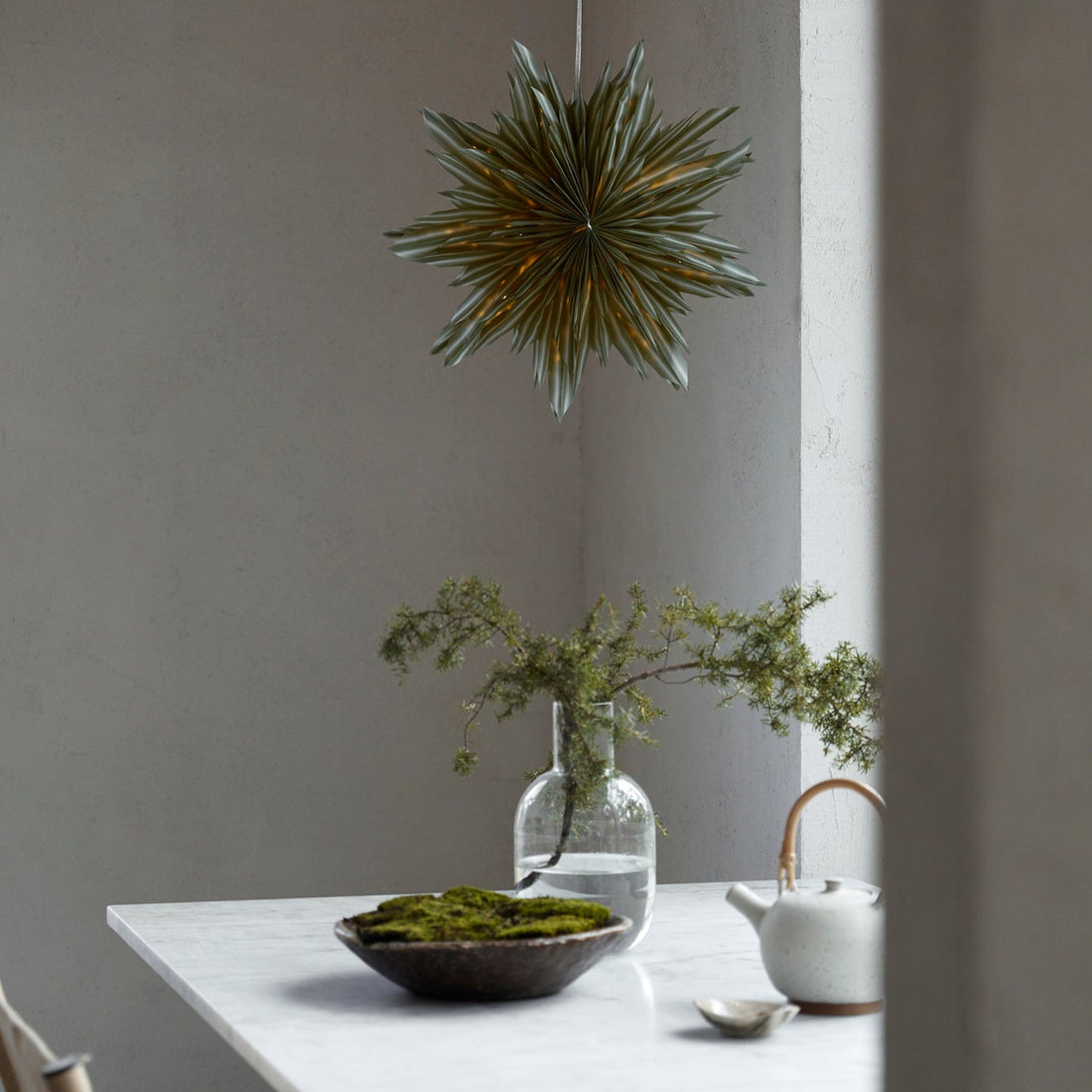 Helena er en grøn papirsstjerne fra Watt & Veke - perfekt til jul og som højtidspynt!