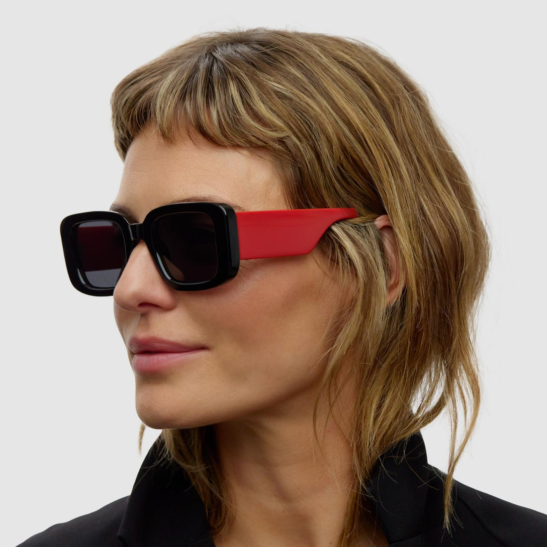 Plié - Solbriller - Black/Red