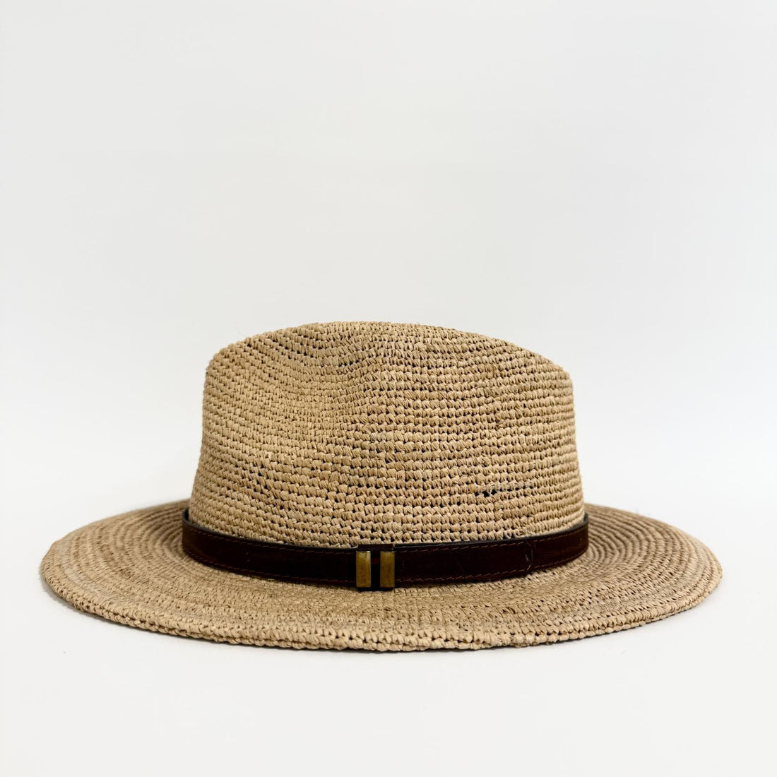 Sommerhat Itana fra rabarany, lavet i naturmaterialet raffia.