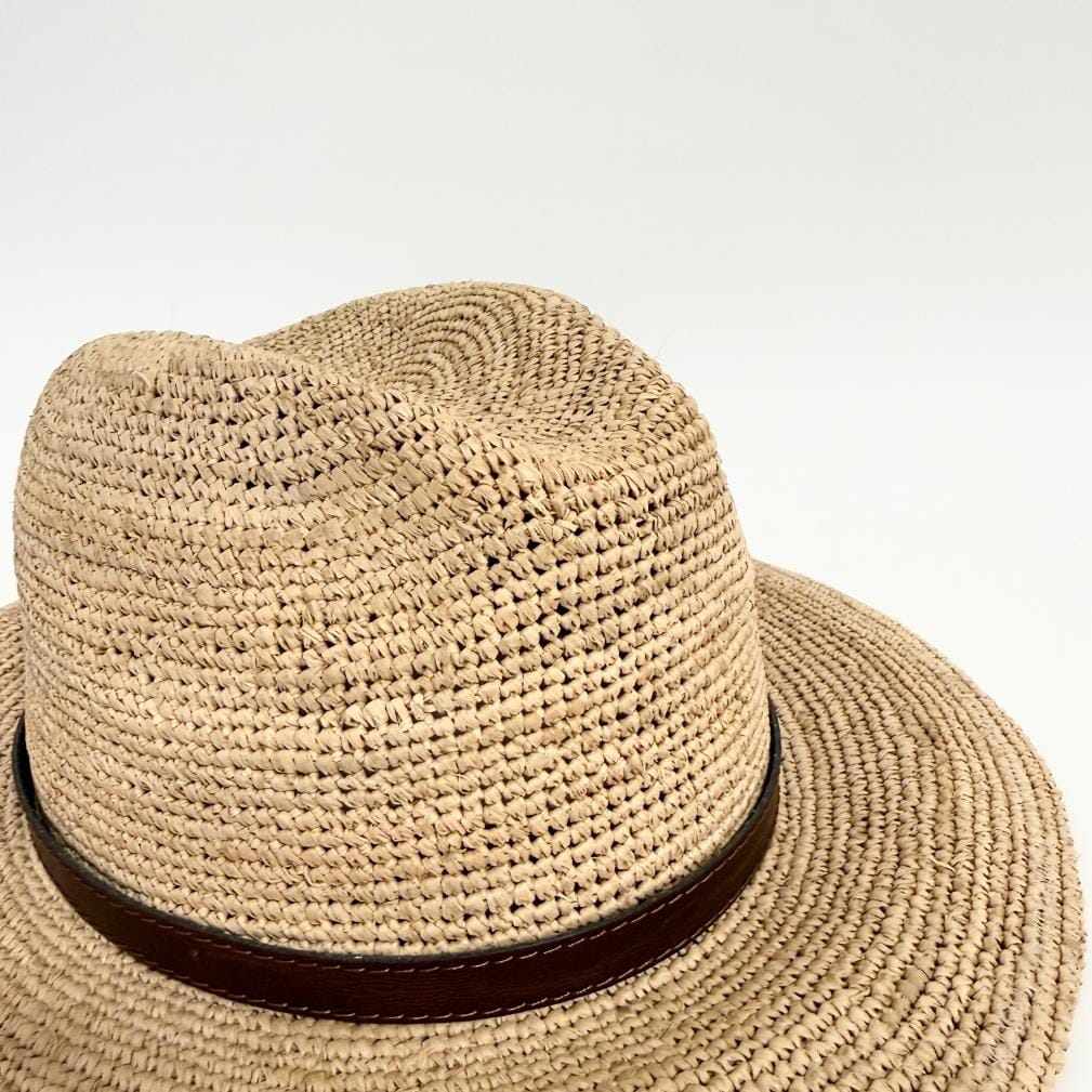 Sommerhat Itana fra rabarany, lavet i naturmaterialet raffia.