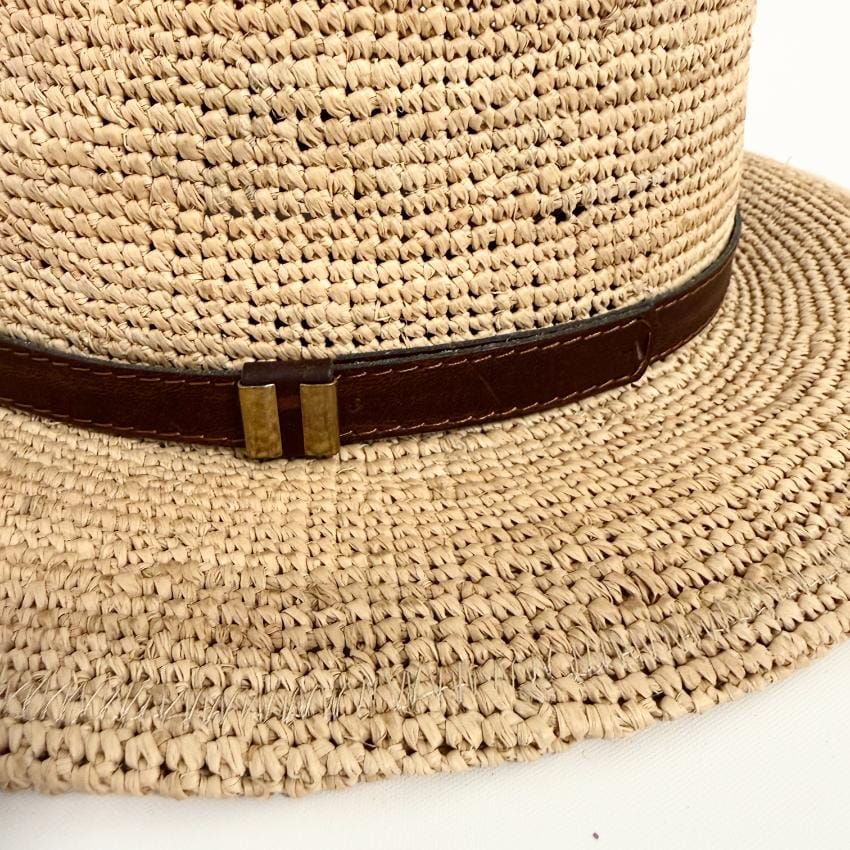 Sommerhat Itana fra rabarany, lavet i naturmaterialet raffia.