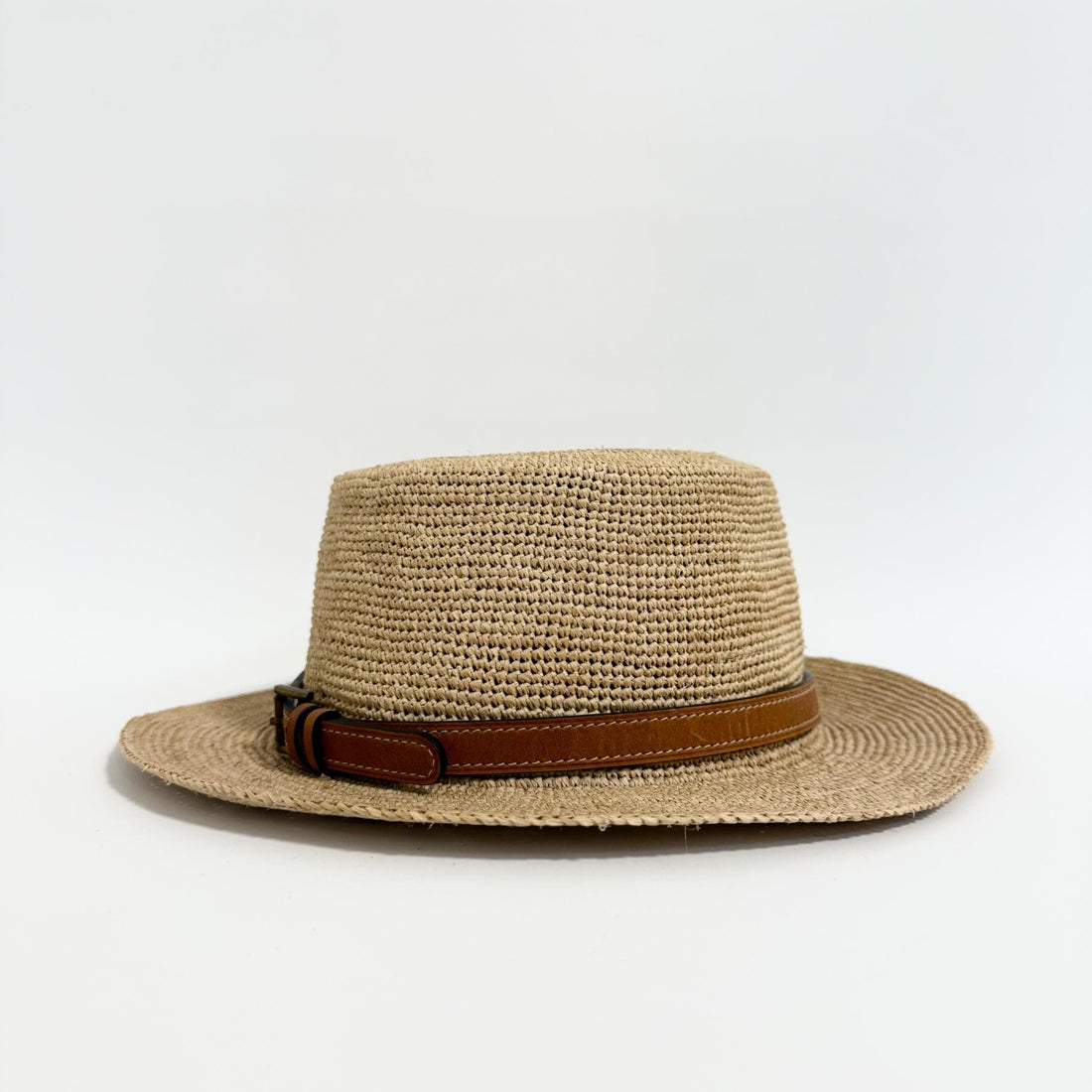 Sommerhat Prah fra Rabarany, er flettet i naturmaterialet raffia der vokser vildt på Madagaska