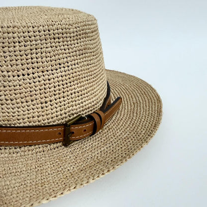 Sommerhat Prah fra Rabarany, er flettet i naturmaterialet raffia der vokser vildt på Madagaska