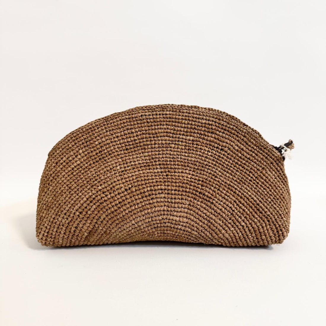 Håndlavet clutch med fine detaljer og minimalistisk design