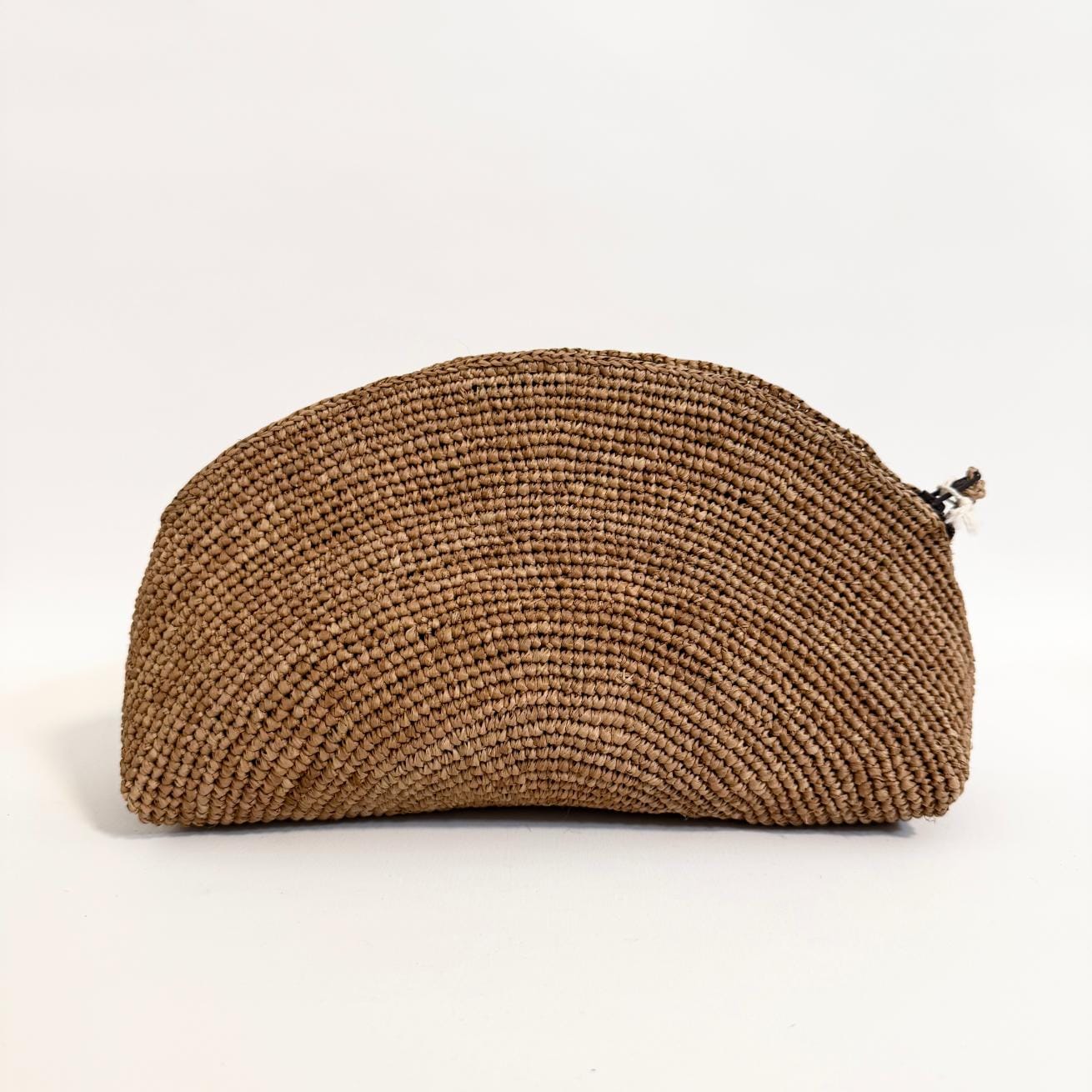 Håndlavet clutch med fine detaljer og minimalistisk design