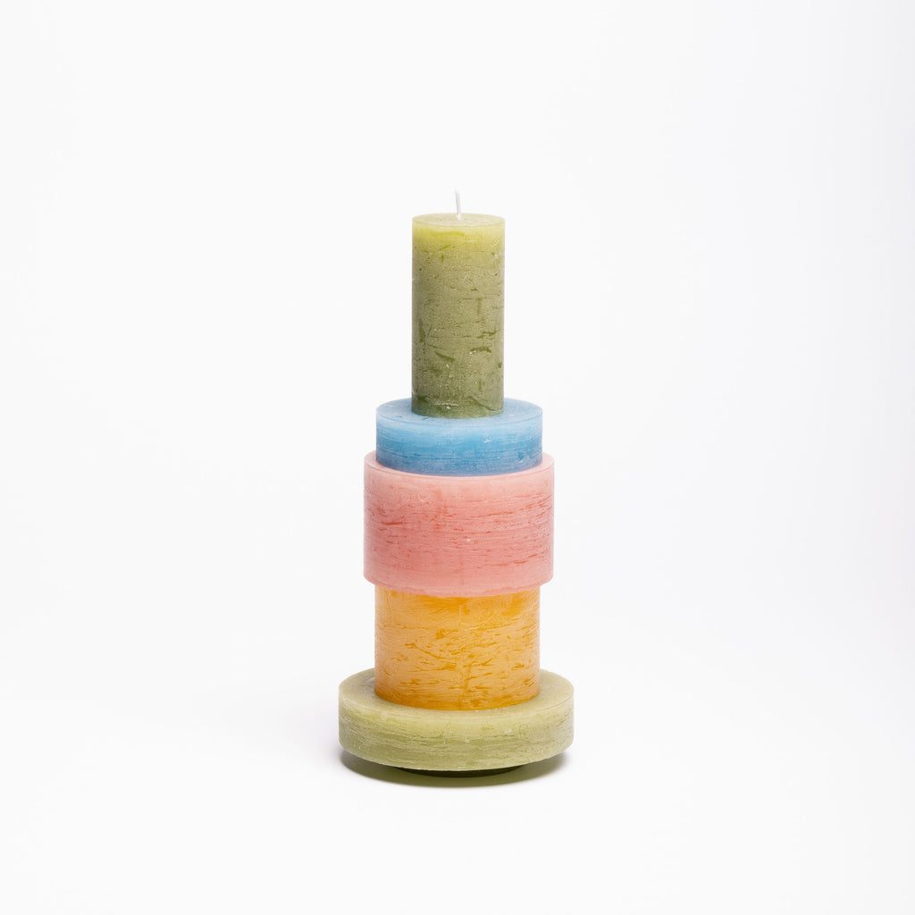 CANDL STACK 03 i farven 'Pink/Yellow' indeholder 1 stak af 5 moduler i forskellige dimensioner og farver - lyserød, gul, grøn og blå. 