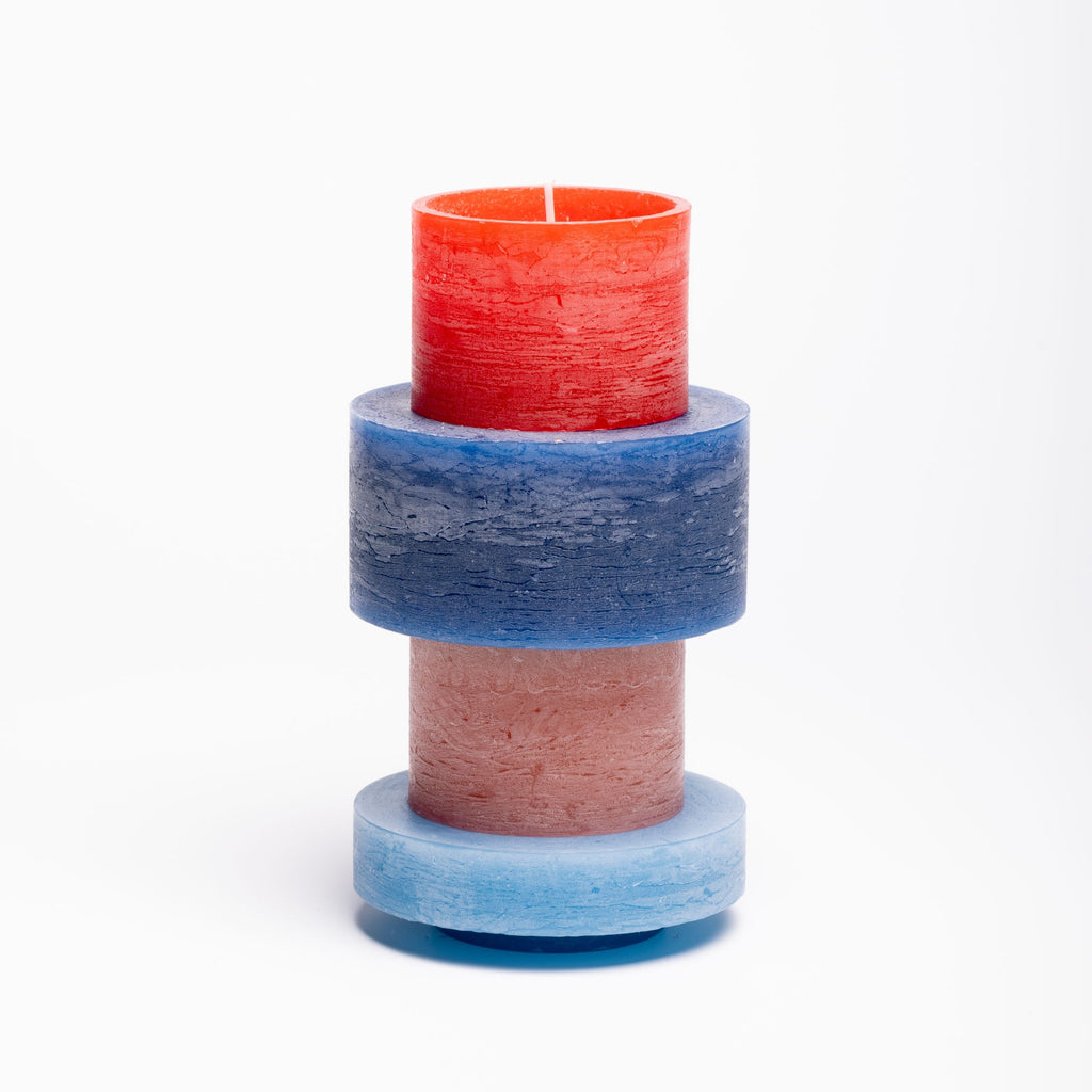 CANDL STACK 04 i farven 'Red/Blue' indeholder 1 stak af 4 moduler i forskellige dimensioner og farver - blå, lyserød og koral.