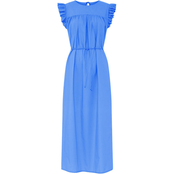 Stockholm kjolen fra FRAU i farven 'Granada Sky' er en kjole med flæser i en klar blå farve
