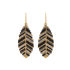 Smukke øreringe formet som blade. De er lavet af små fine perler i guld, sort og grå. Dette er den lille str.