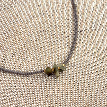NURI Perlehalskæde m. Labradorite - Antracite