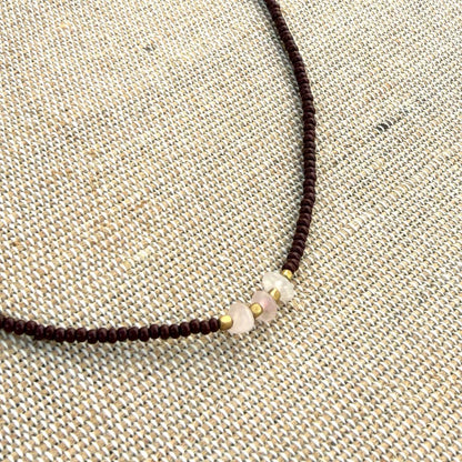 NURI Perlehalskæde m. Rosa Quartz - Maroon