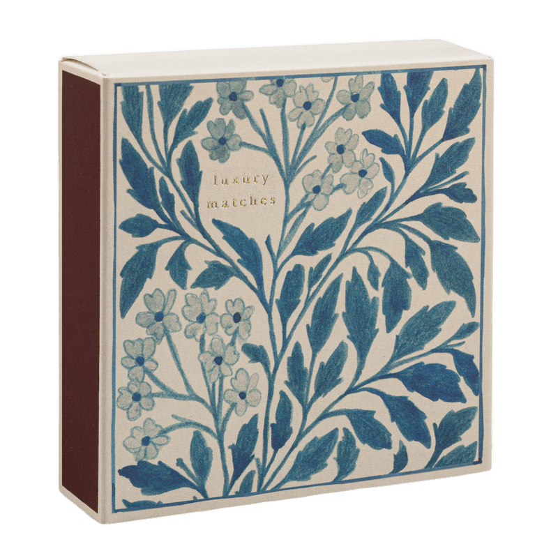 Stor tændstikkeæske med blå blomster på