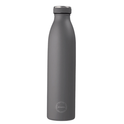 AYA&amp;IDA 750l drikkeflaske i farven dark grey som er en mørkegrå farve
