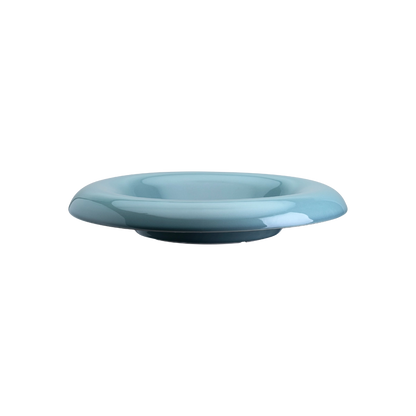 bergs potter lily saucer er en underskål i farven misty blue, som er en blå underskål