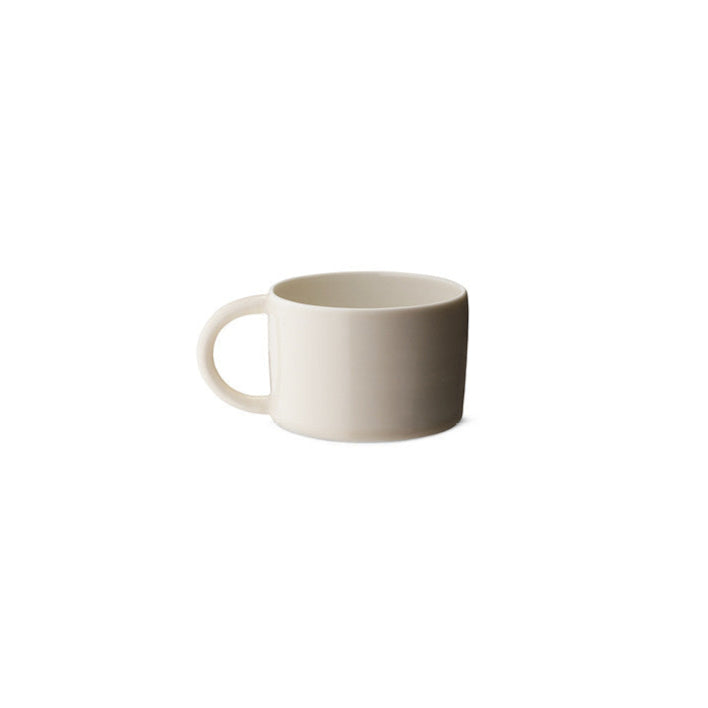 Denne Candy Cup fra Anne Black er en fin kop i hvid creme farve