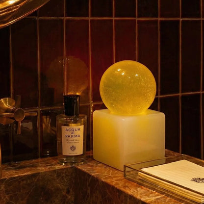 Skulpturel Citralis sæbe med friske noter af citron, mynte, bergamot og cedertræ