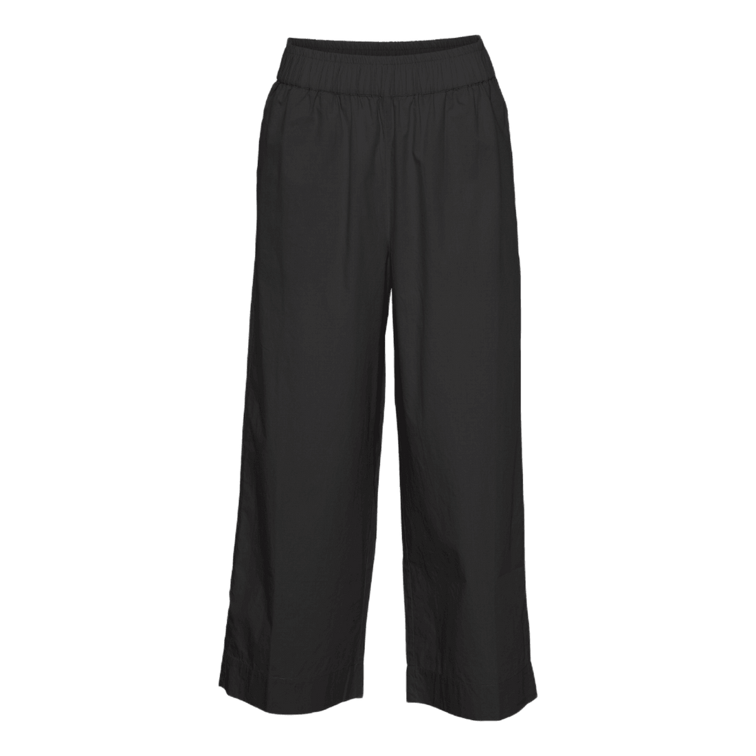 Copenhagen bukserne fra frau er en buks med et bredt benforløb. Disse er i ankellængde, i bomuld og i sort