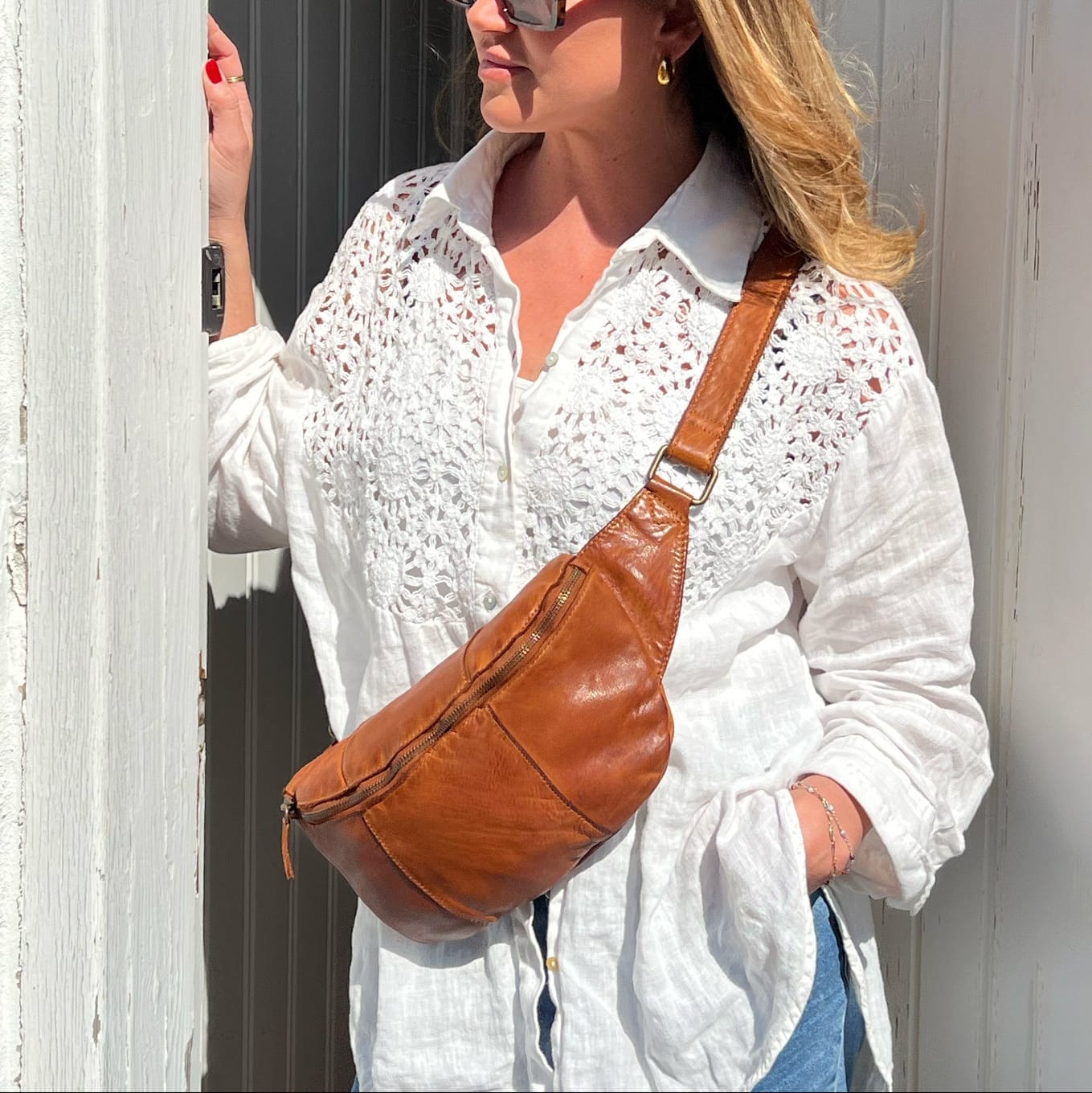 Her ses bumbag tasken på en model