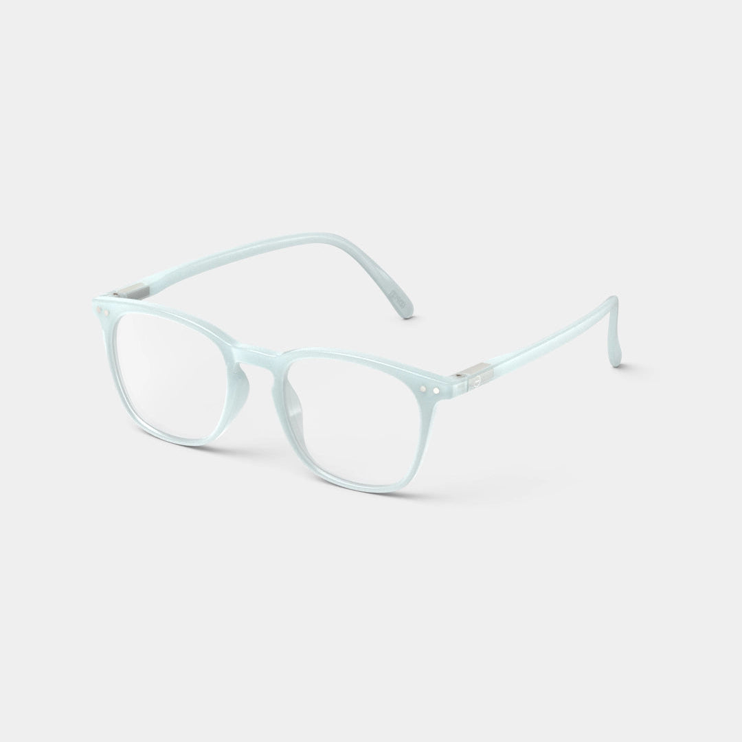 læsebrille fra izipizi i farven misty blue (lys blå)