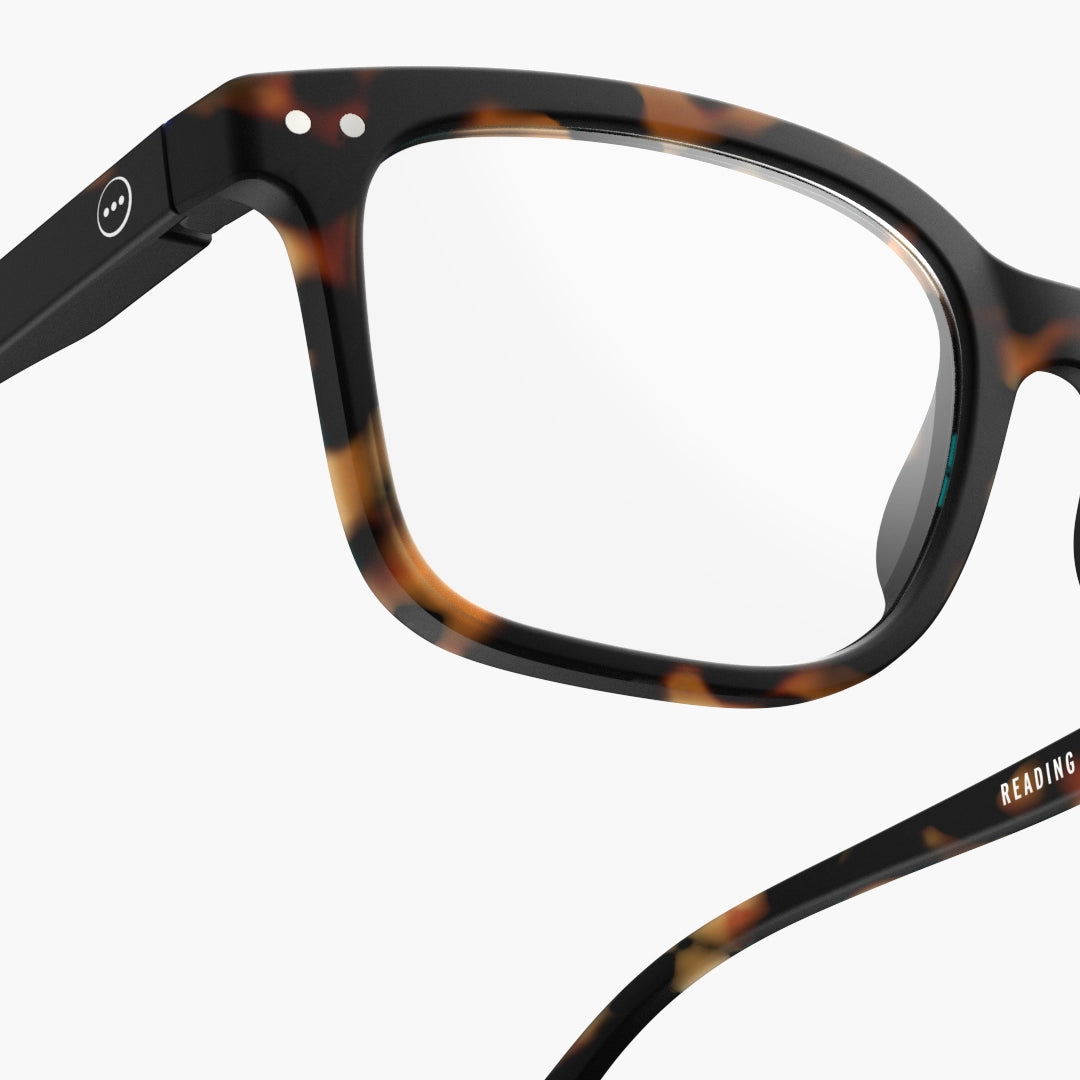 Firkantet læsebrille fra Izipizi i brun skildpade