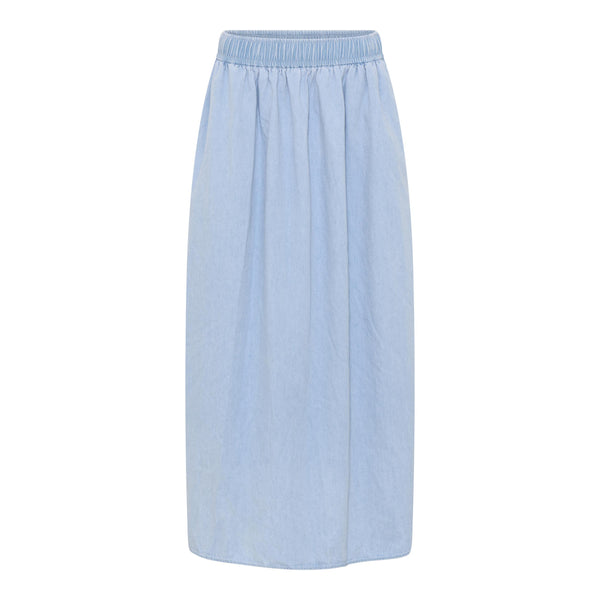 Helsinki nederdelen fra FRAU er en nederdel med elastik i taljen og lommer i siden. Denne er i farven 'light blue denim' som er en lys vasket denim