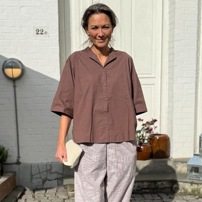 Brun Frau Abu Dhabi skjorte med 3/4 ærmer og let, åndbar kvalitet