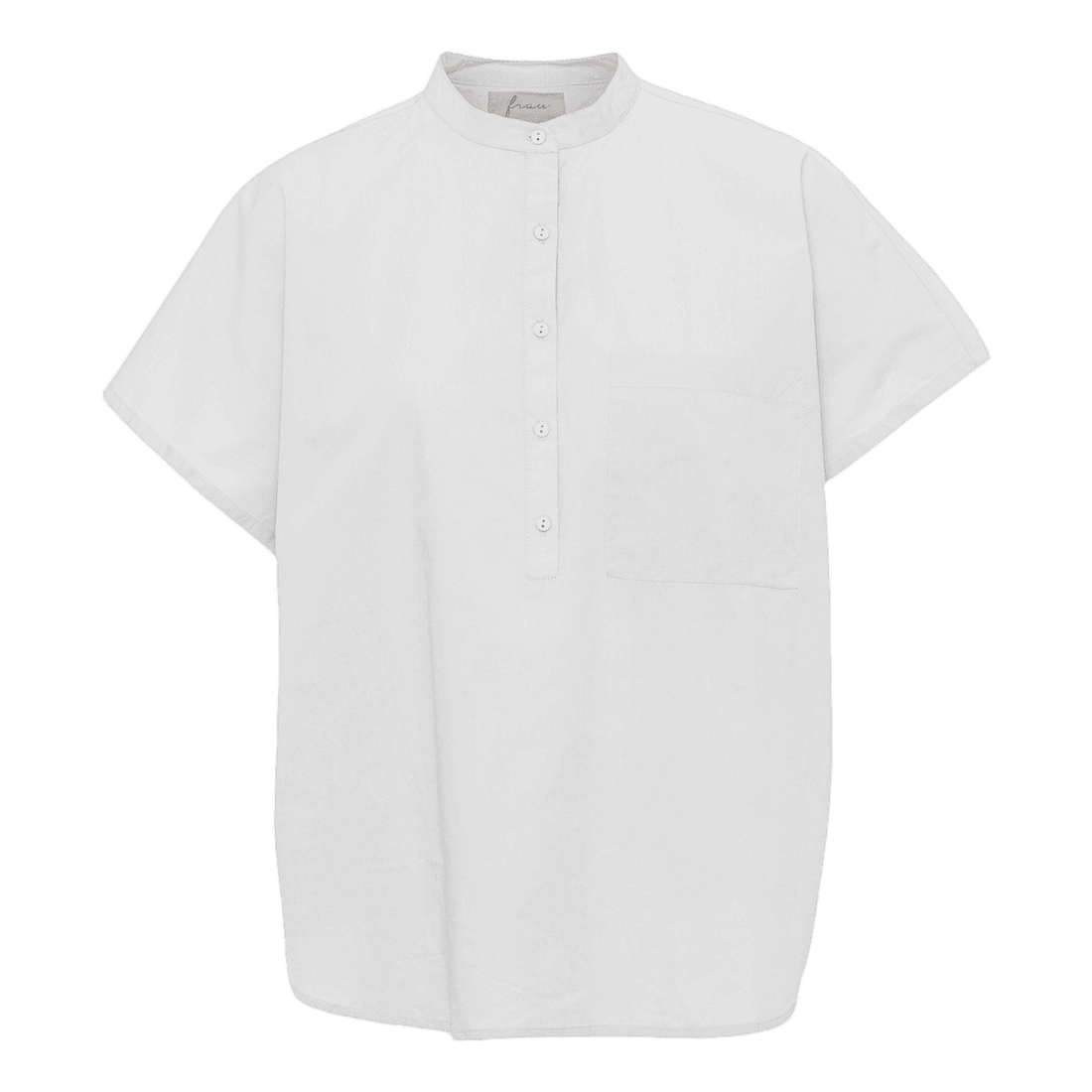 Colombo skjorten fra FRAU er en kortærmet skjorte med en lomme på brystet