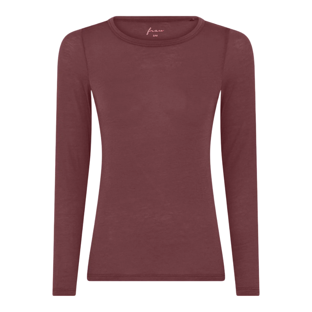 Lucca er en langærmet bluse i et lækkert modalmix fra FRAU. Denne er i en vinrød farve