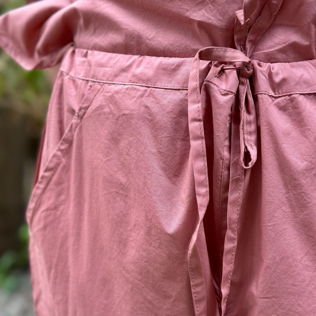 Milano bredde bukser fra FRAU i farven 'ash rose', som er en støvet rosa
