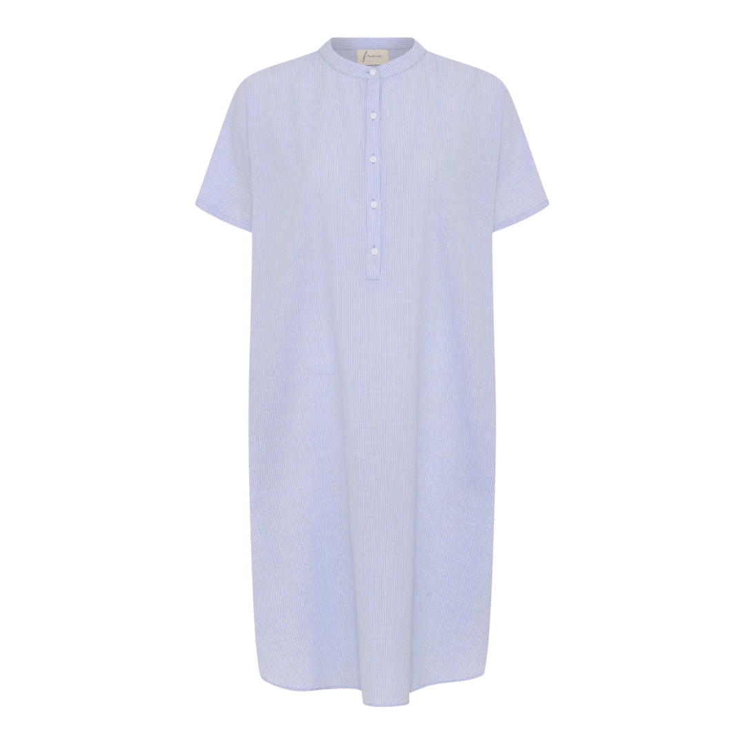 FRAU Seoul skjortekjole i farven baby lavender blue, som er hvid og blå stribet