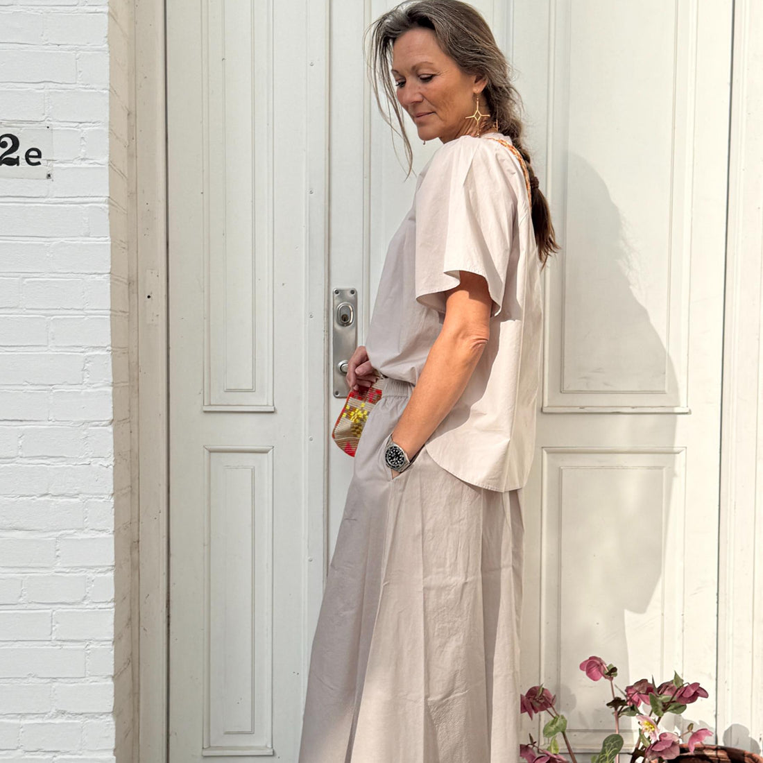 Frau Siena skjorte i chateau grey med korte raglanærmer og kinakrave