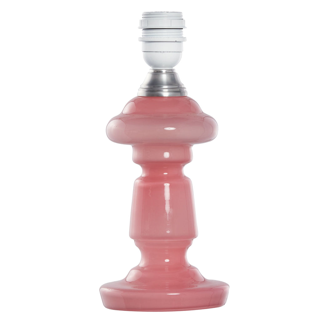 Petro 2 er en klassisk mundblæst glaslampe. Denne er i farven rosa opal, som er en fin lyserød