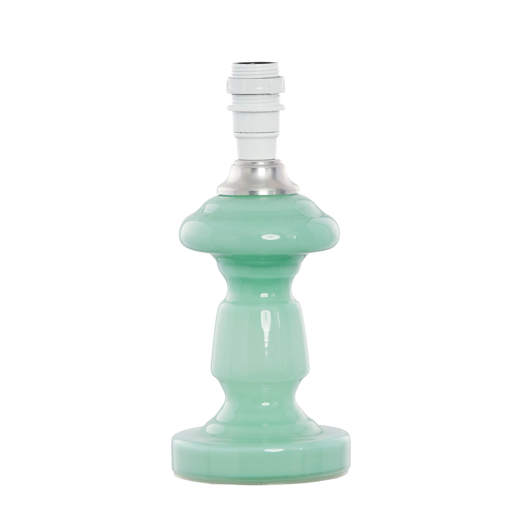 Petro 3 er en klassisk mundblæst glaslampe. Denne er i en fin mint grøn farve