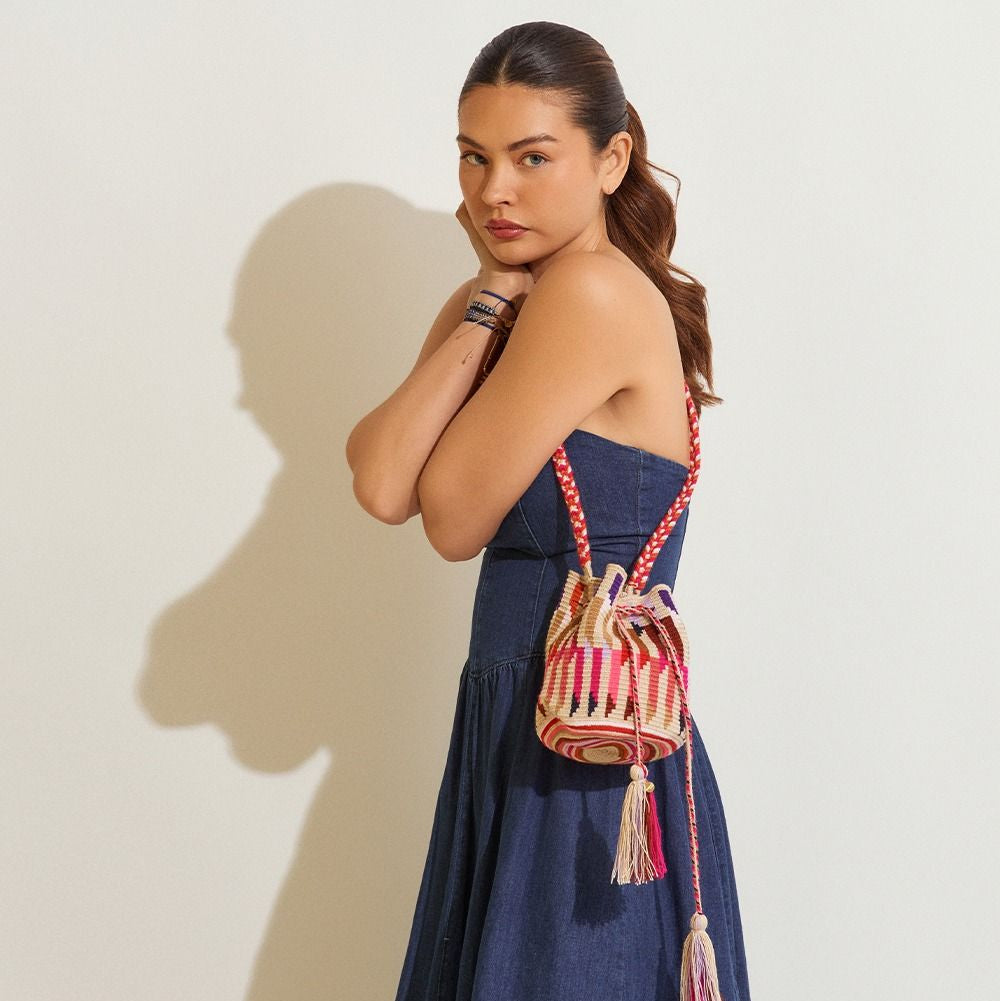 Guanabana tote bag er en lille rund hæklet taske i mange lyserøde farver