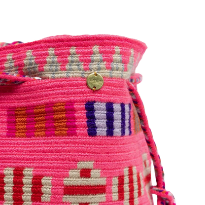 Farverig Guanabana crossbody taske i struktureret tekstil med grafiske detaljer