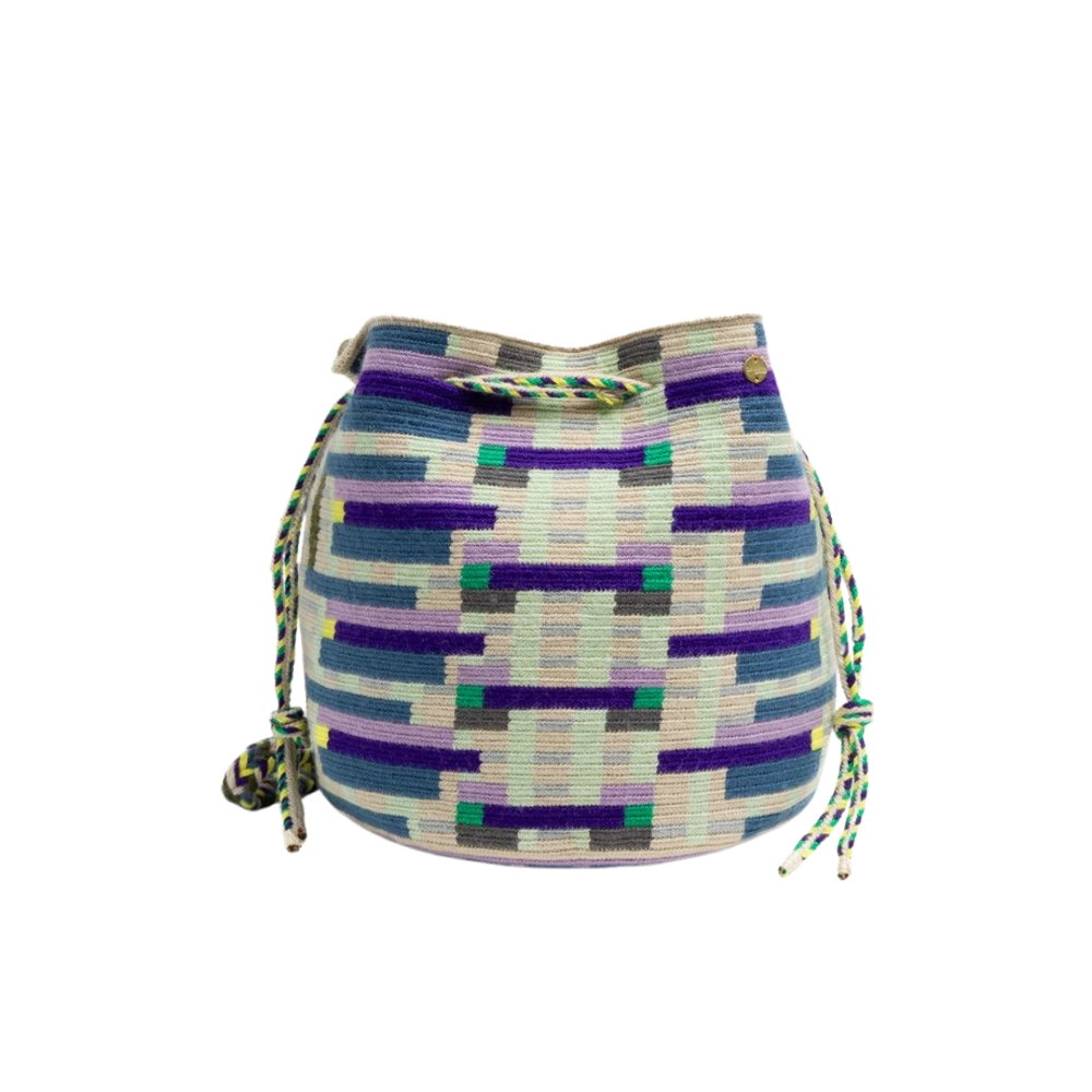 Guanabana crossbody taske i håndvævet tekstil med grafisk mønster i grønne og lilla nuancer