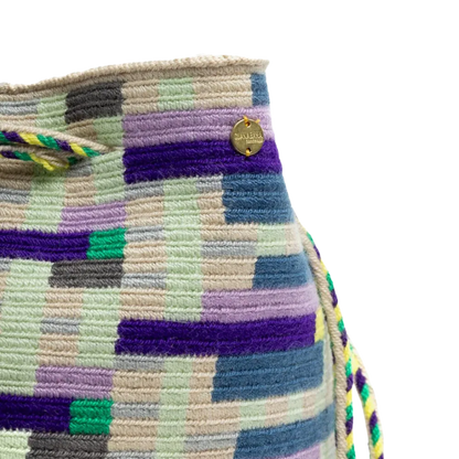 Farverig Guanabana crossbody taske i struktureret vævet kvalitet med justerbar skulderrem